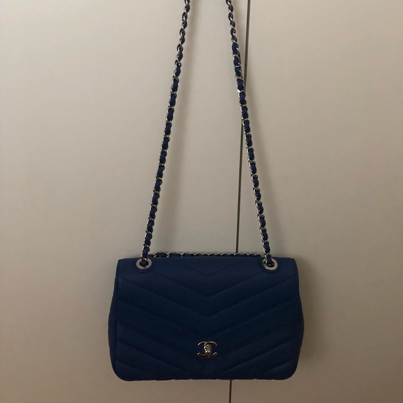 100% authentic Chanel limited edition bag - Picture 8 of 8